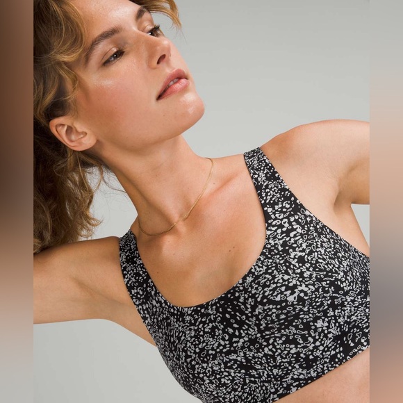 Lululemon In Alignment Straight Strap Bra *Light Support, size 4 (4 C/D) - Picture 5 of 8